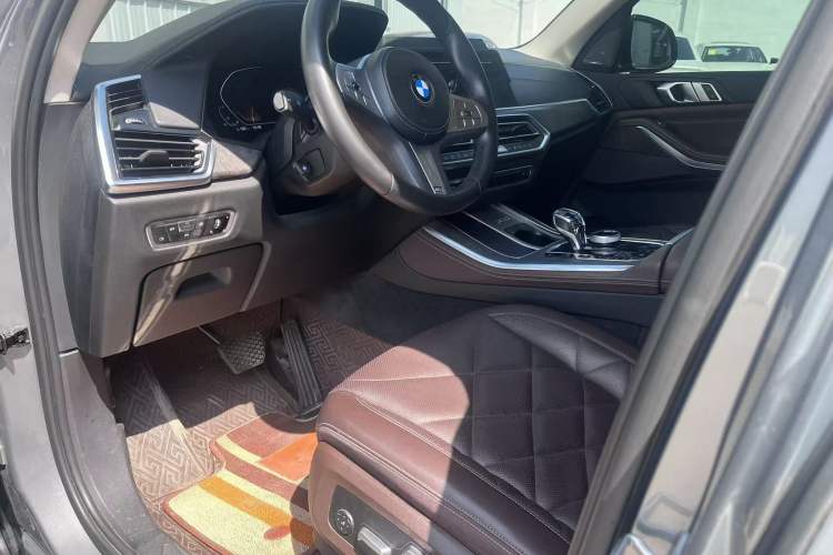 Used BMW X5 2022 xDrive 30Li M Sport Package Interior 4