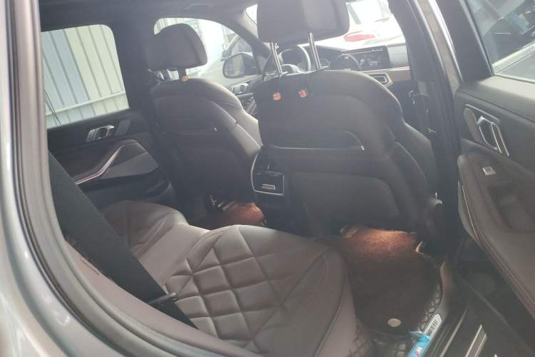 Used BMW X5 2022 xDrive 40Li M Sport Package Interior 5