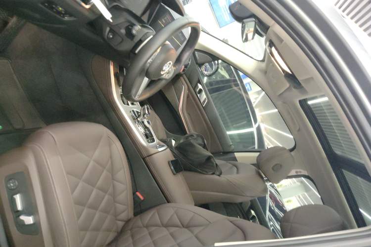 Used BMW X5 2022 Restyled xDrive 30Li Luxury Version M Sport Package Left Front Seat