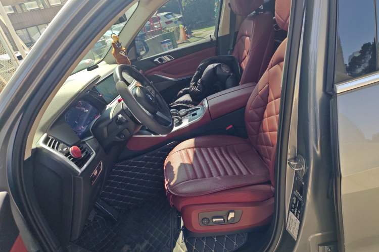 Used BMW X5 2022 Restyled xDrive 30Li Luxury Version M Sport Package Left Front Seat