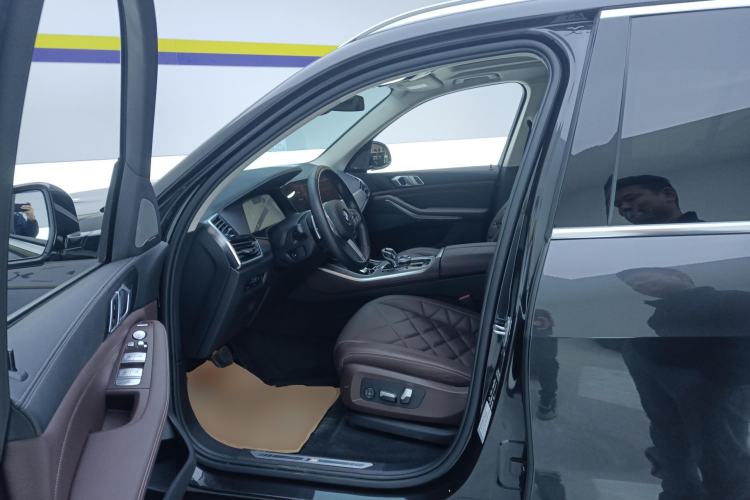 Used BMW X5 2022 Restyled xDrive 30Li M Sport Package Left Front Seat