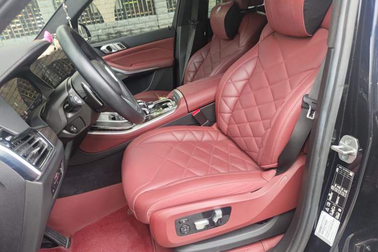 Used BMW X5 2022 xDrive 40Li M Sport Package Left Front Seat