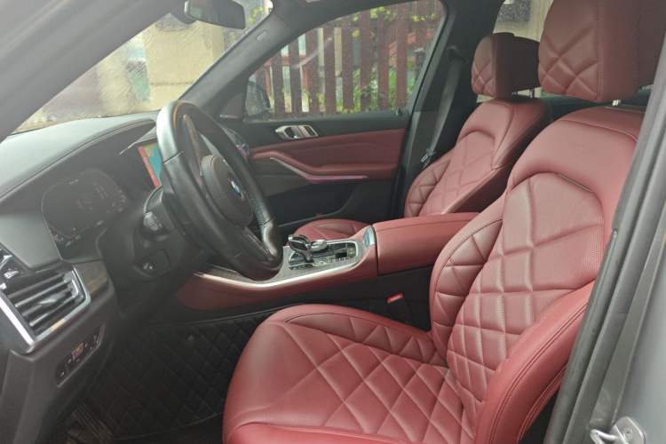Used BMW X5 2022 xDrive 40Li M Sport Package Left Front Seat