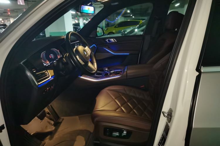 Used BMW X5 2022 xDrive 40Li M Sport Package Left Front Seat