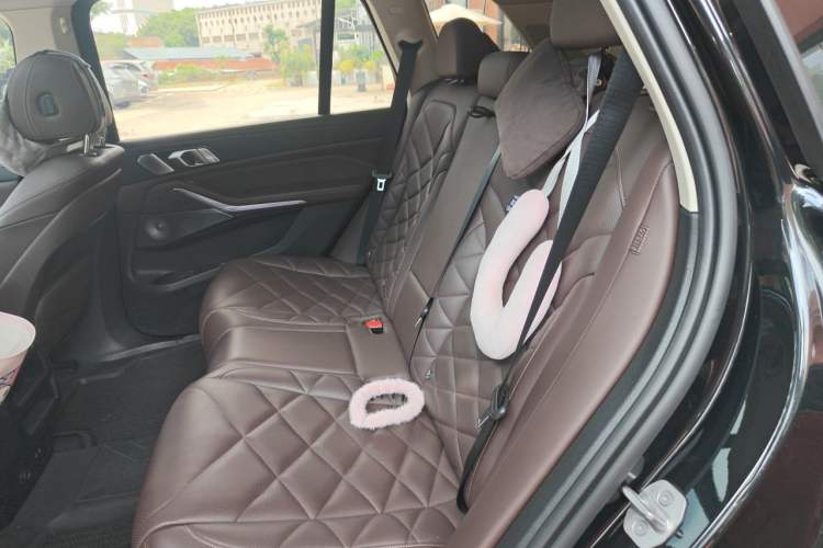 Used BMW X5 2022 xDrive 30Li Luxury M Sport Package Left Rear Seat
