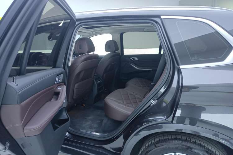 Used BMW X5 2022 Restyled xDrive 30Li M Sport Package Left Rear Seat