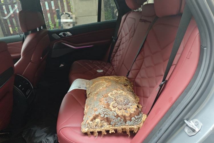 Used BMW X5 2022 xDrive 40Li M Sport Package Left Rear Seat