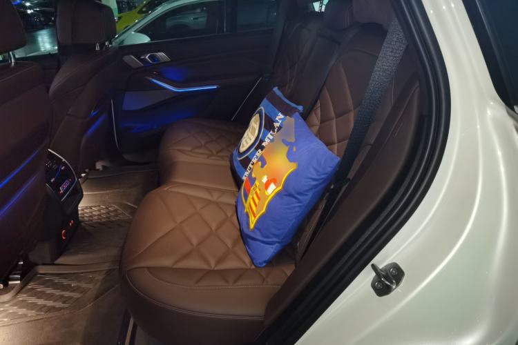 Used BMW X5 2022 xDrive 40Li M Sport Package Left Rear Seat