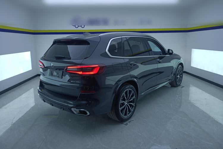 Used BMW X5 2022 Restyled xDrive 30Li M Sport Package Rear Right 45 Deg