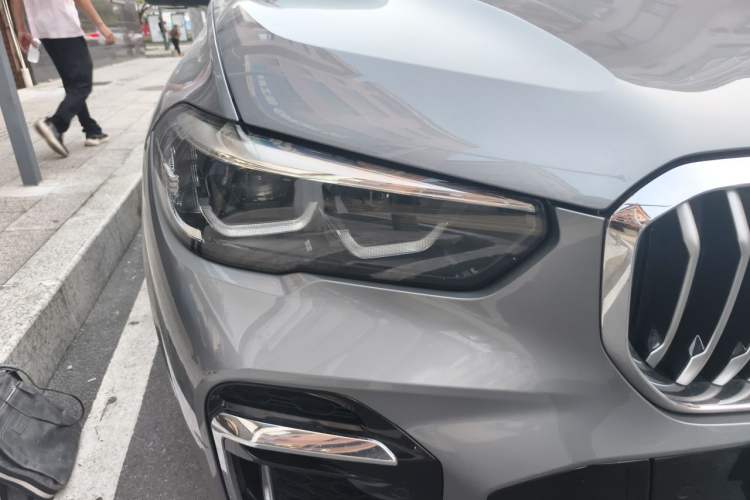 Used BMW X5 2022 xDrive 30Li M Sport Package Right Front Headlight