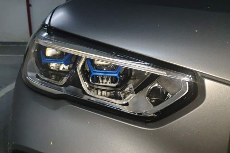Used BMW X5 2022 Restyled xDrive 40Li M Sport Package Right Front Headlight