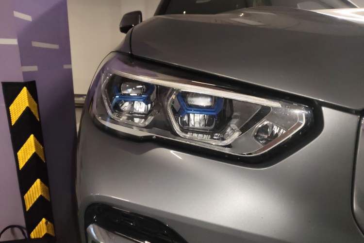 Used BMW X5 2022 Restyled xDrive 40Li M Sport Package Right Front Headlight