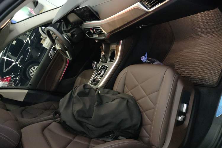 Used BMW X5 2022 Restyled xDrive 30Li Luxury Version M Sport Package Right Front Seat