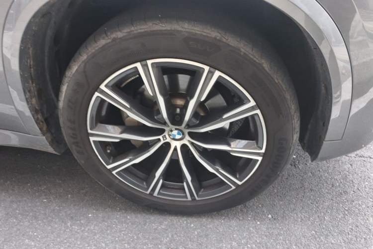 Used BMW X5 2022 xDrive 30Li M Sport Package Right Front Wheel Hub