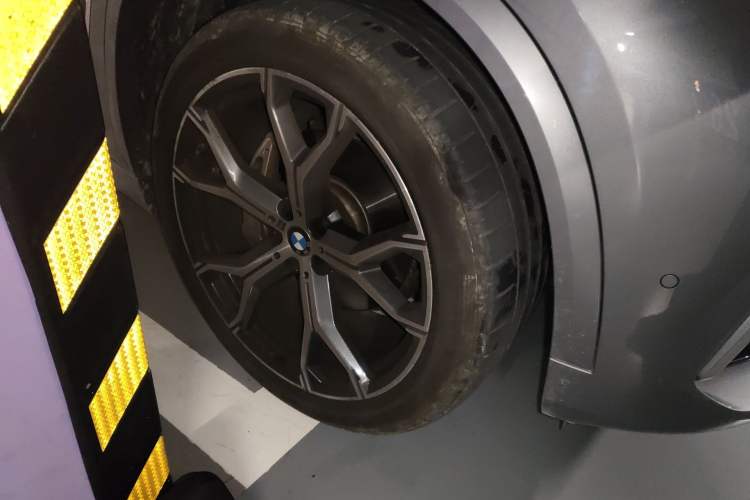 Used BMW X5 2022 Restyled xDrive 40Li M Sport Package Right Front Wheel Hub