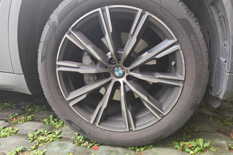 Used BMW X5 2022 Restyled xDrive 30Li Luxury Version M Sport Package Right Front Wheel Hub