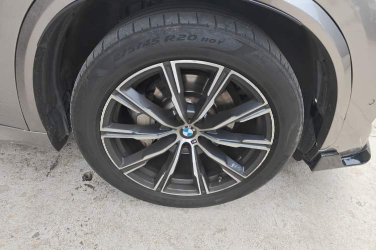 Used BMW X5 2022 xDrive 30Li Luxury M Sport Package Right Front Wheel Hub