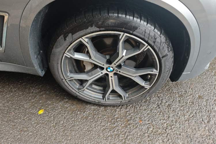 Used BMW X5 2022 xDrive 40Li M Sport Package Right Front Wheel Hub