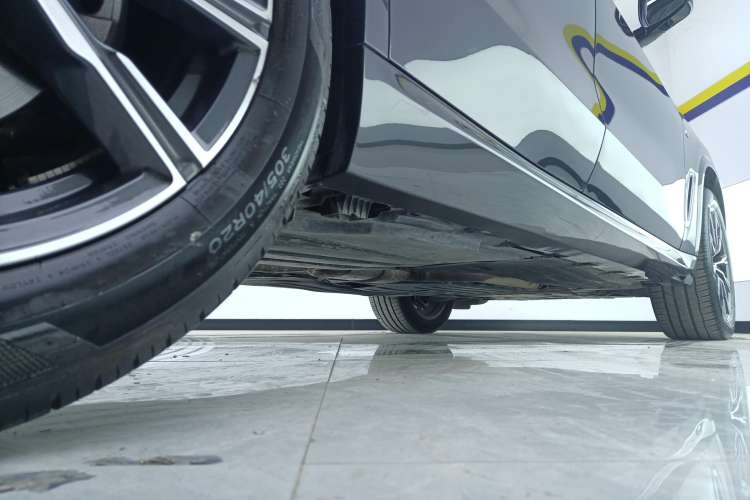 Used BMW X5 2022 Restyled xDrive 30Li M Sport Package Right Side Sill