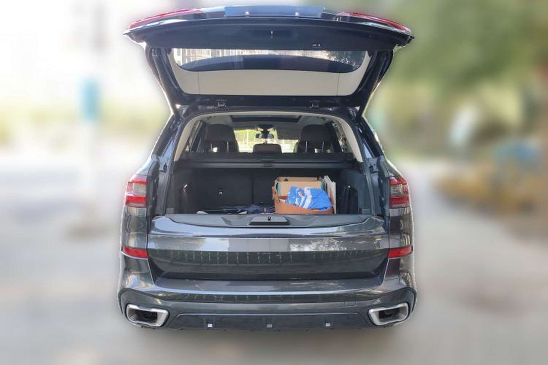 Used BMW X5 2022 xDrive 30Li Luxury M Sport Package Trunk