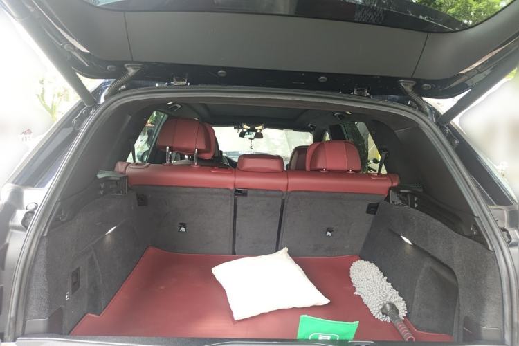 Used BMW X5 2022 xDrive 40Li M Sport Package Trunk