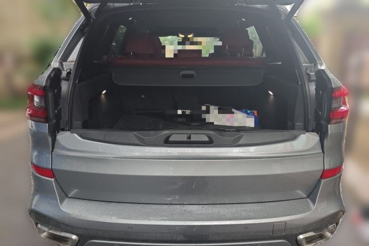 Used BMW X5 2022 xDrive 40Li M Sport Package Trunk