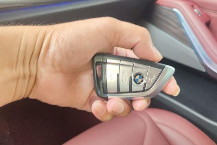 Used BMW X5 2022 xDrive 40Li M Sport Package Vehicle Key