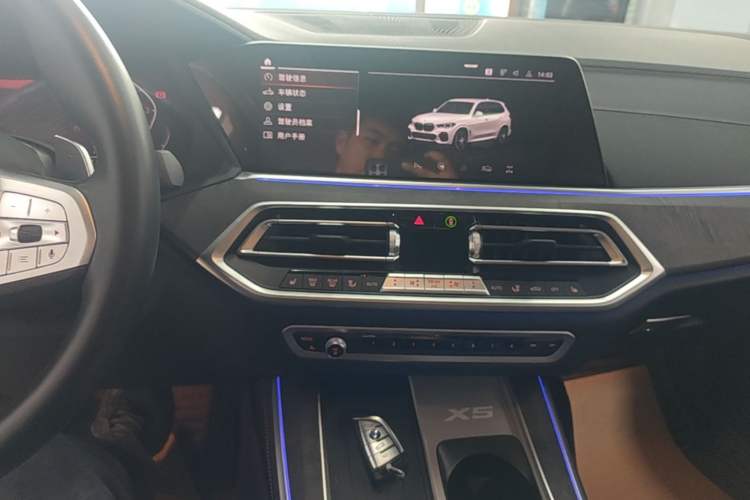 Used BMW X5 2022 Restyled xDrive 30Li M Sport Package Audio And AC Panel