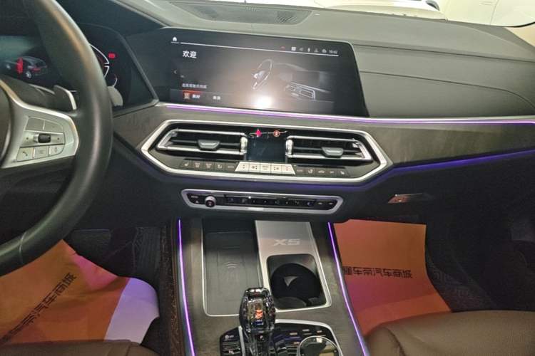 Used BMW X5 2022 Restyled xDrive 30Li M Sport Package Audio And AC Panel