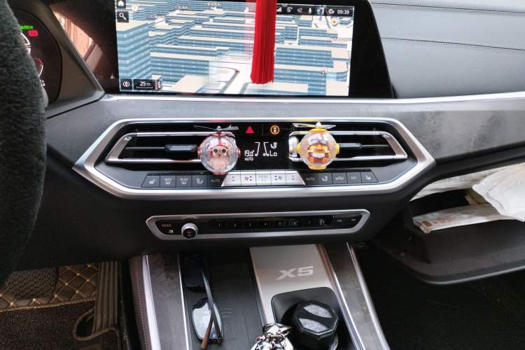 Used BMW X5 2022 Restyled xDrive 30Li Luxury Version M Sport Package Audio And AC Panel