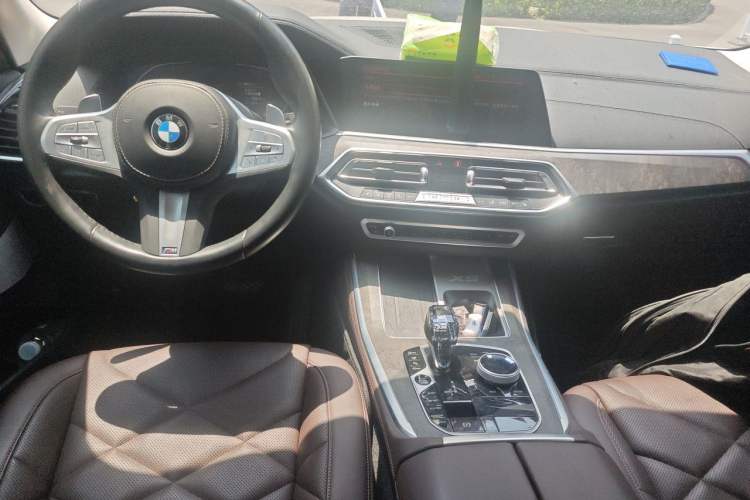 Used BMW X5 2022 xDrive 30Li Luxury M Sport Package Center Console
