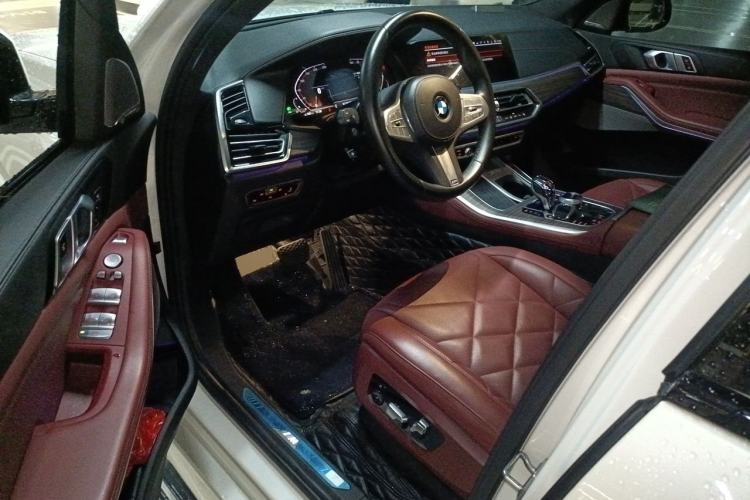 Used BMW X5 2022 xDrive 40Li M Sport Package Driver Seat