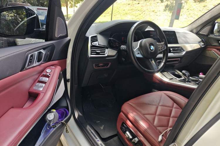 Used BMW X5 2022 xDrive 40Li M Sport Package Driver Seat