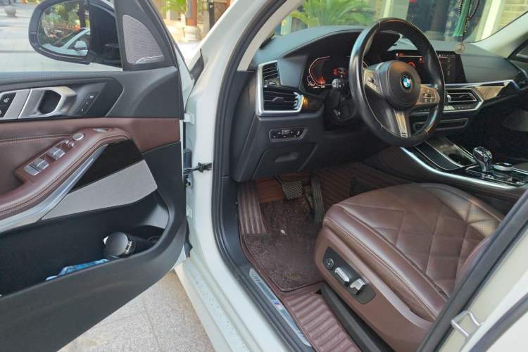 Used BMW X5 2022 xDrive 30Li Luxury M Sport Package Driver Seat
