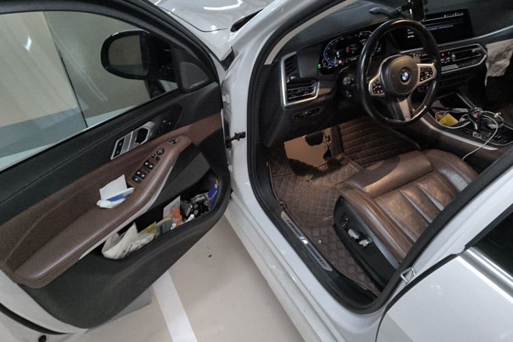 Used BMW X5 2022 xDrive40i Luxury Edition M Sport Package Driver Seat