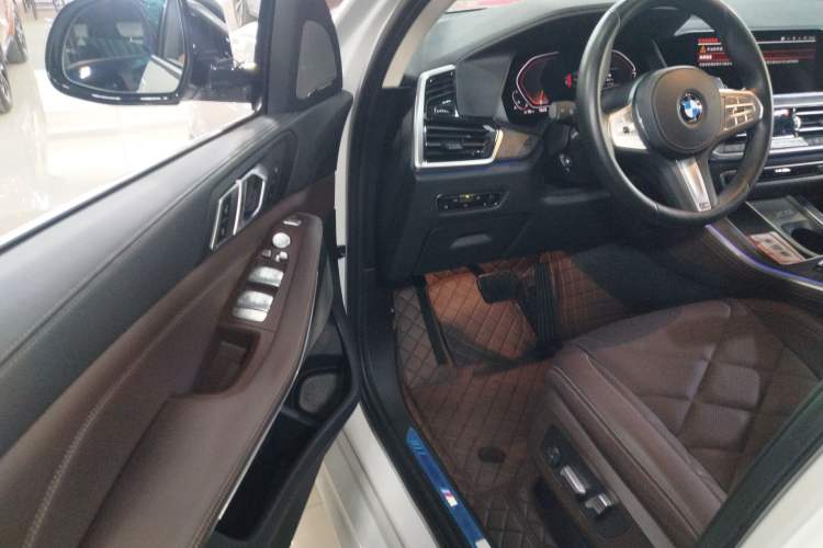 Used BMW X5 2022 Restyled xDrive 30Li M Sport Package Driver Seat