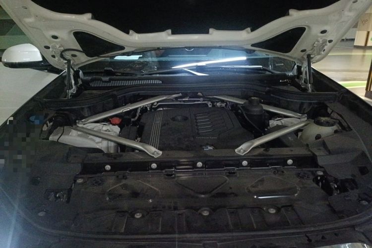 Used BMW X5 2022 xDrive 40Li M Sport Package Engine Bay