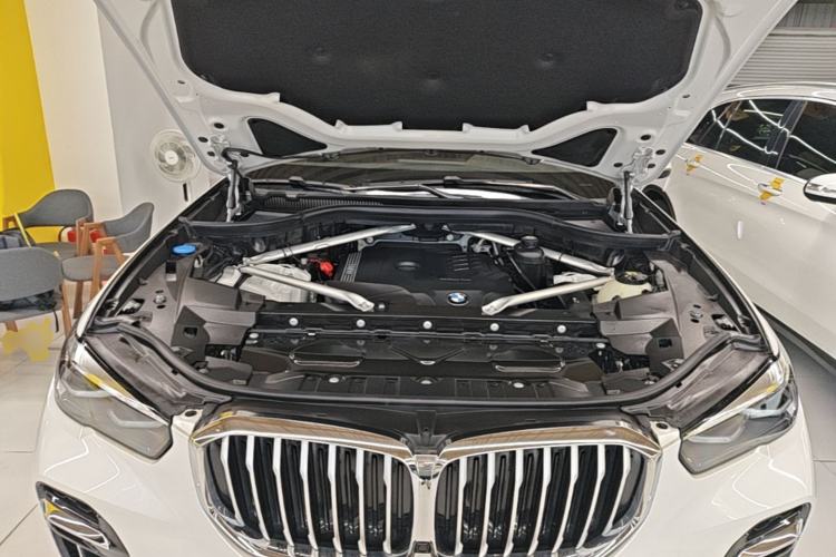 Used BMW X5 2022 Restyled xDrive 30Li M Sport Package Engine Bay