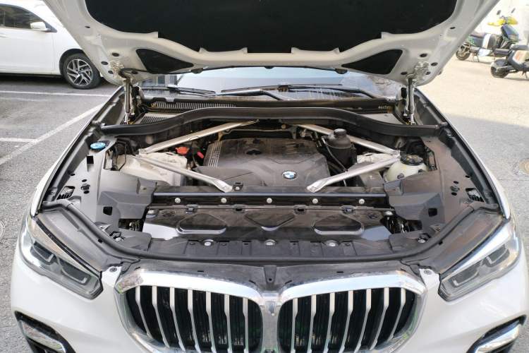 Used BMW X5 2022 Restyled xDrive 30Li Luxury Version M Sport Package Engine Bay