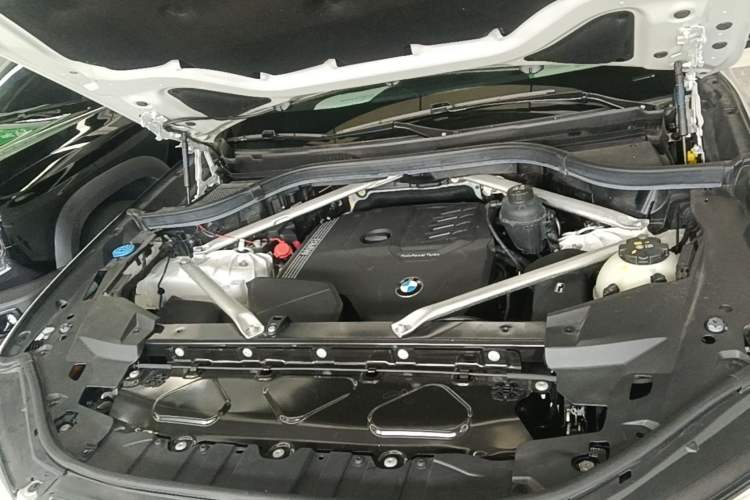 Used BMW X5 2022 Restyled xDrive 30Li Luxury Version M Sport Package Engine Bay