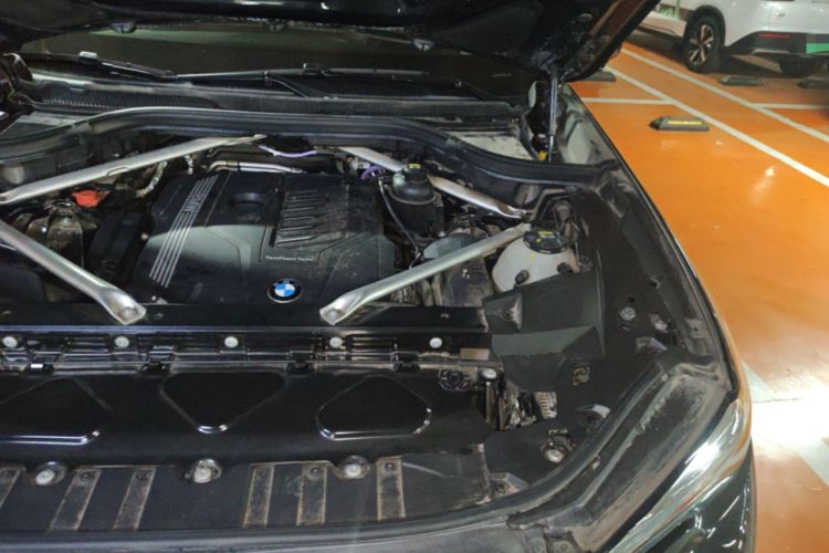 Used BMW X5 2022 xDrive 40Li Luxury Edition M Sport Package Engine Bay Left