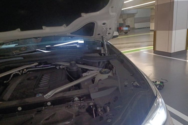 Used BMW X5 2022 xDrive 40Li M Sport Package Engine Bay Left