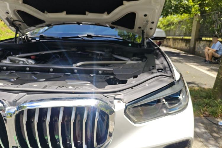 Used BMW X5 2022 xDrive 40Li M Sport Package Engine Bay Left