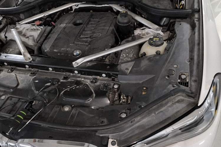 Used BMW X5 2022 xDrive40i Luxury Edition M Sport Package Engine Bay Left