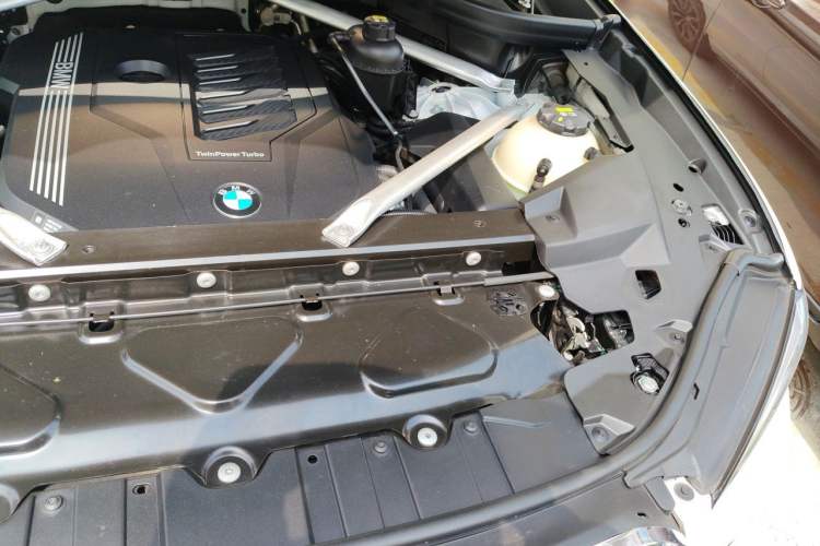 Used BMW X5 2022 xDrive40i M Sport Package Engine Bay Left