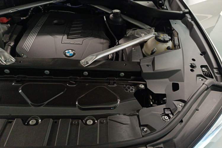Used BMW X5 2022 Restyled xDrive 40Li Luxury Edition M Sport Package Engine Bay Left