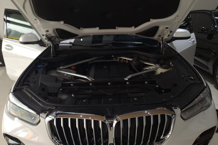 Used BMW X5 2022 xDrive40i M Sport Package Engine Bay