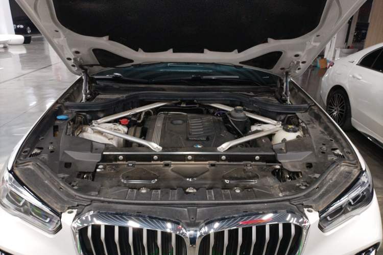 Used BMW X5 2022 xDrive 40Li Luxury Edition M Sport Package Engine Bay