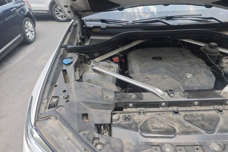 Used BMW X5 2022 xDrive 30Li Luxury M Sport Package Engine Bay Right