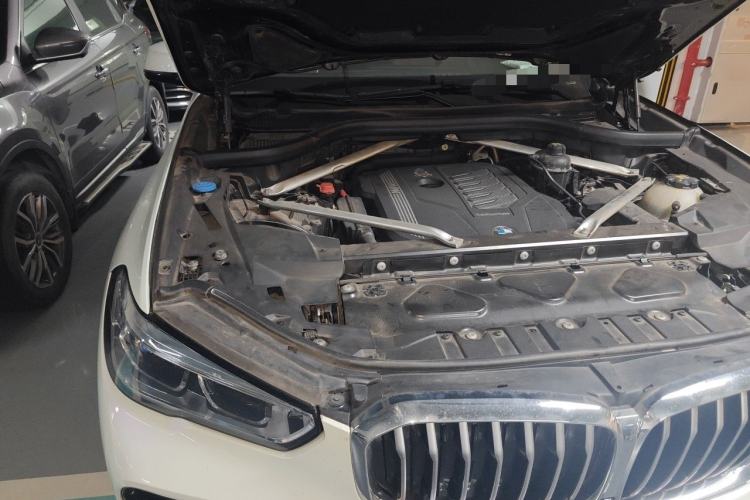 Used BMW X5 2022 xDrive40i M Sport Package Engine Bay Right